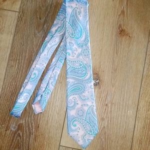 Beautiful Pink Paisley NeckTie 100% Silk